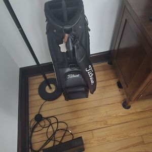Titleist Black and White Golf Bag